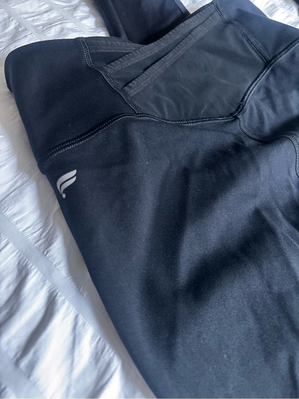 Fabletics Motion 365 Black Leggings criss cross back pocket. No front seam - Picture 2 of 7